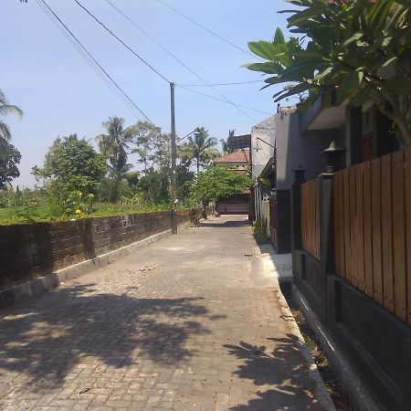 Kenayan Asri Residence By Fh Stay Kalasan Esterno foto
