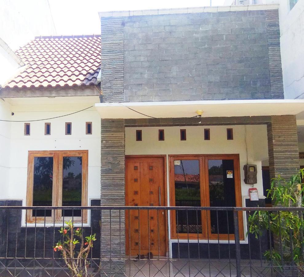 Kenayan Asri Residence By Fh Stay Kalasan Esterno foto
